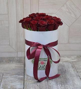 Букет из 25 роз в шляпной коробке Red Paris / Челябинск / Цена от 2 490 Р