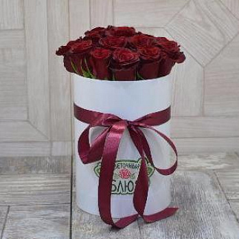 Букет из 25 роз в шляпной коробке Red Paris / Челябинск / Цена от 2 490 Р